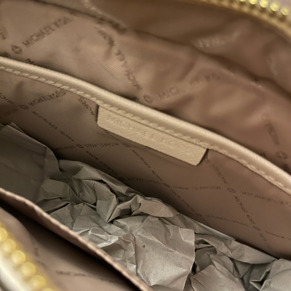 Michael Kors jet set crossbody with chain NWT - Picture 4 of 4